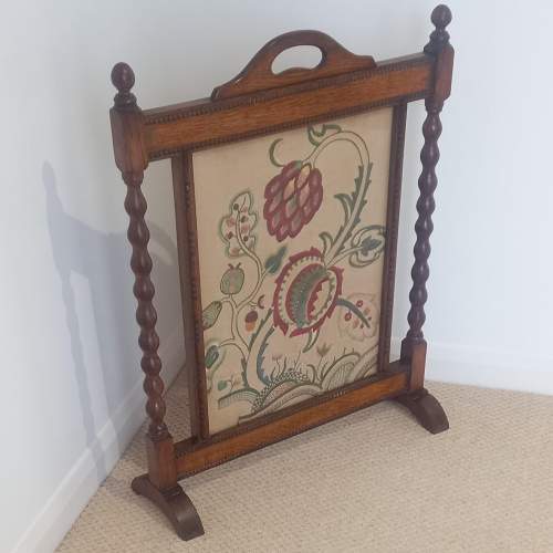 Early 20th Century Oak Fire Screen with Wool Work Panel image-2