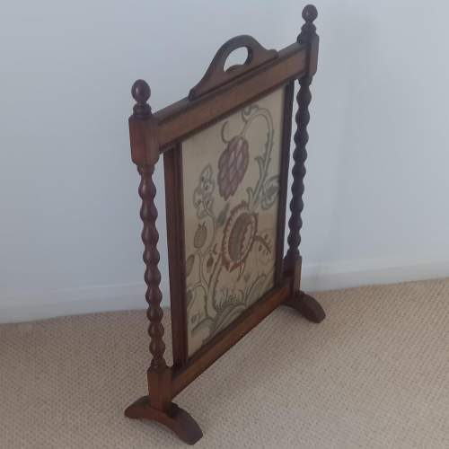 Early 20th Century Oak Fire Screen with Wool Work Panel image-5