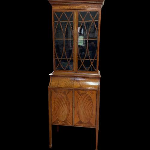 An Elegant Victorian Inlaid Mahogany Cupboard Bookcase image-1