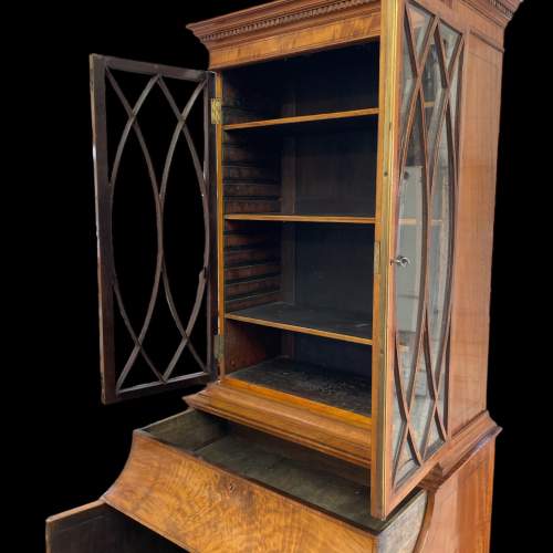 An Elegant Victorian Inlaid Mahogany Cupboard Bookcase image-3