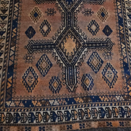 Hand Knotted Persian Shiraz Rug Circa 1960s Abrash image-4