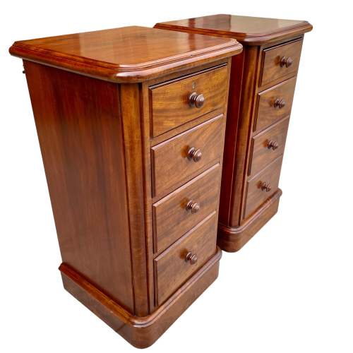 A Pair of Mahogany Bedside Chests image-2