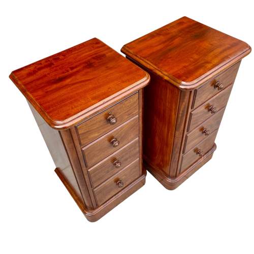 A Pair of Mahogany Bedside Chests image-3