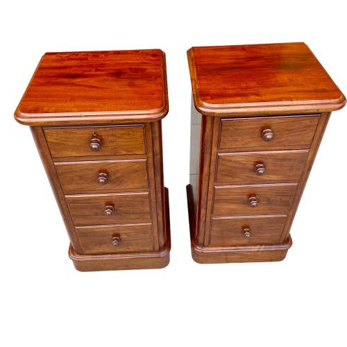 A Pair of Mahogany Bedside Chests image-5