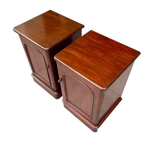Pair of Bedside Cabinets image-5