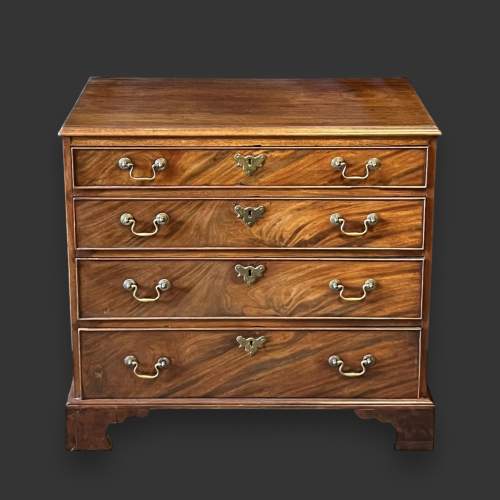 George III Period Small Mahogany Chest of Drawers image-2