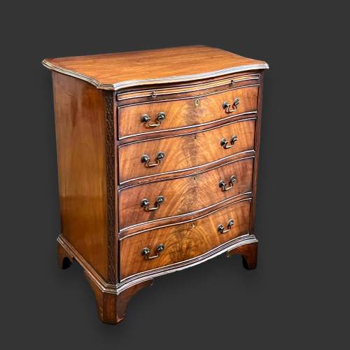 Small Early 20th Century Serpentine Mahogany Chest of Drawers image-1