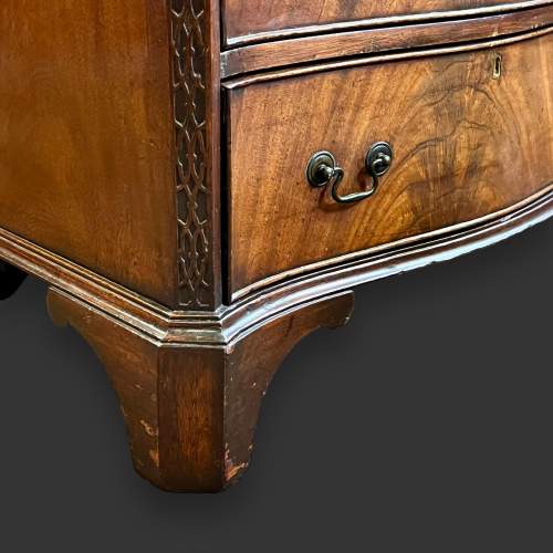 Small Early 20th Century Serpentine Mahogany Chest of Drawers image-6