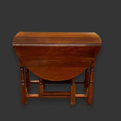 Early 20th Century Mahogany Drop Leaf Table image-5