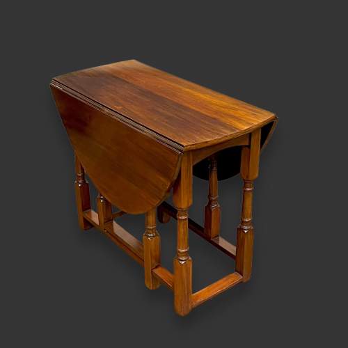 Early 20th Century Mahogany Drop Leaf Table image-3