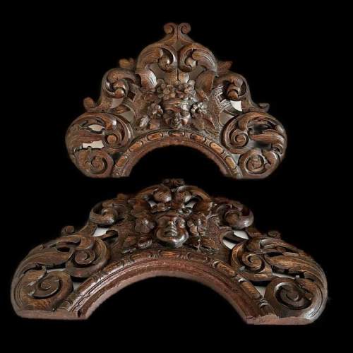 A Pair of Oak Carved Finials image-4