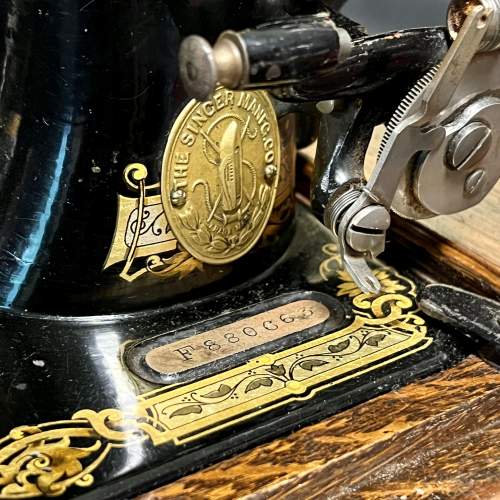 Early 20th Century Singer Sewing Machine image-6