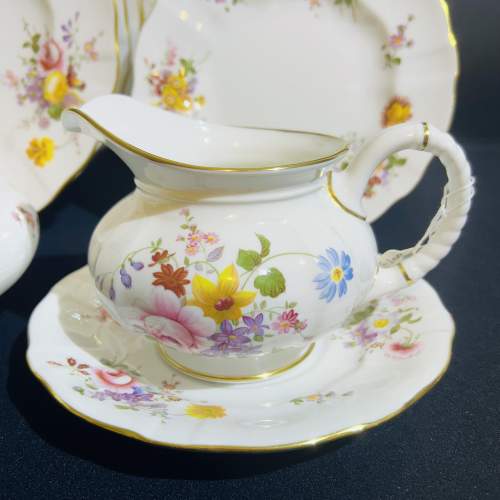 A Royal Crown Derby Posie Dinner Setting for 8 Persons image-2