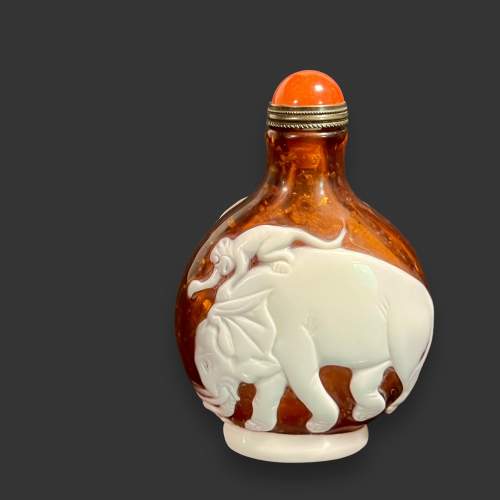 Vintage Chinese Peking Overlay Red Glass Snuff Bottle image-2