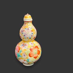 Vintage Chinese Ceramic Hand Painted Snuff Bottle