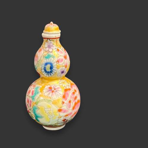 Vintage Chinese Ceramic Hand Painted Snuff Bottle image-2